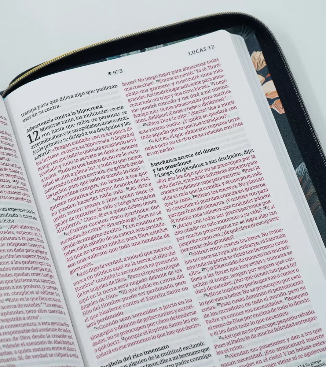 Biblia Ultrafina NTV con Cierre – Simil Piel Floral - Image 4